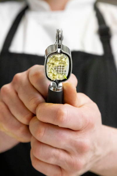 MCSGNWGP - MC GARLIC PRESS STAINLESS STEEL ที่บดกระเทียมสเตนเลสมาสเตอร์คลาส