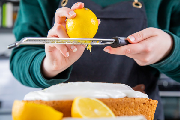 MCSSZEST - MC ZESTER GRATER SS SOFT GRIP GREY ที่ขูดผิวเลมอนสเตนเลสแบบมือจับเล็กมาสเตอร์คลาส